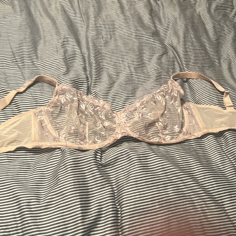 38 G Woman’s Soma Bra ( sensuous lace unlined )